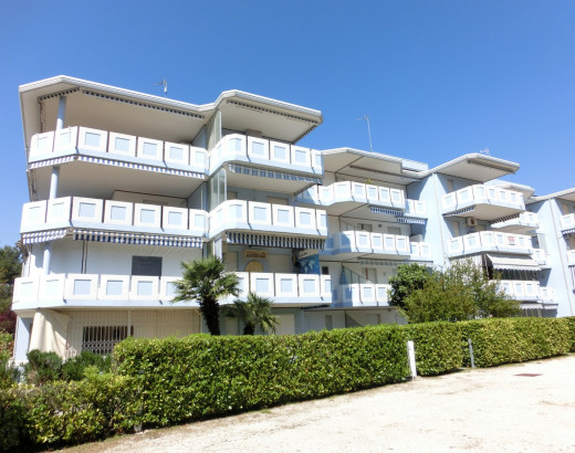 Condominio Ulisse - bilocale con ampio terrazzo in contesto con piscine - Wohnung